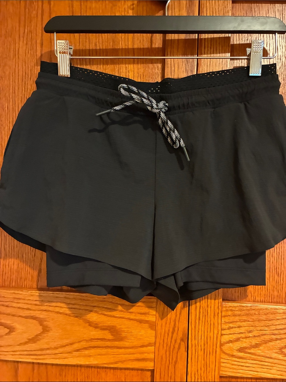 EUC, Athleta Crest 2 in 1 Shorts, Black, Size 2, measurements in Photos